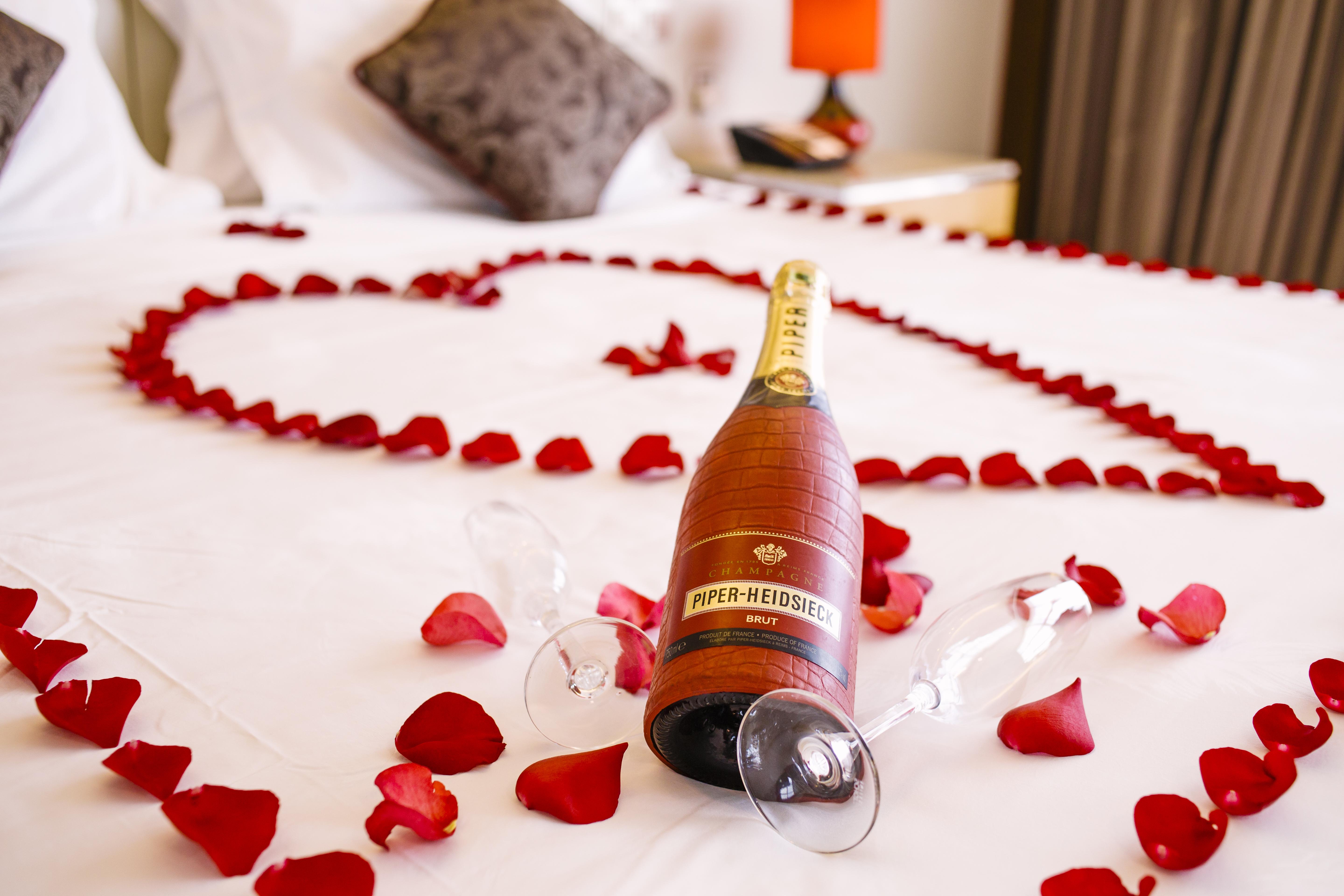 The Boma Nairobi Ξενοδοχείο Εξωτερικό φωτογραφία A bottle of champagne and rose petals on a bed