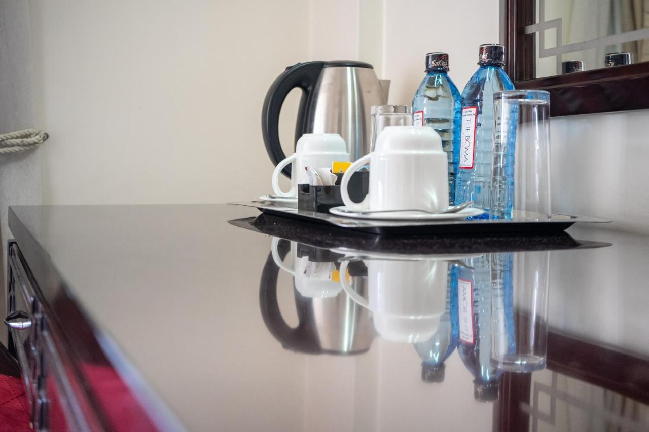 The Boma Nairobi Ξενοδοχείο Εξωτερικό φωτογραφία Bottled water in a hotel room