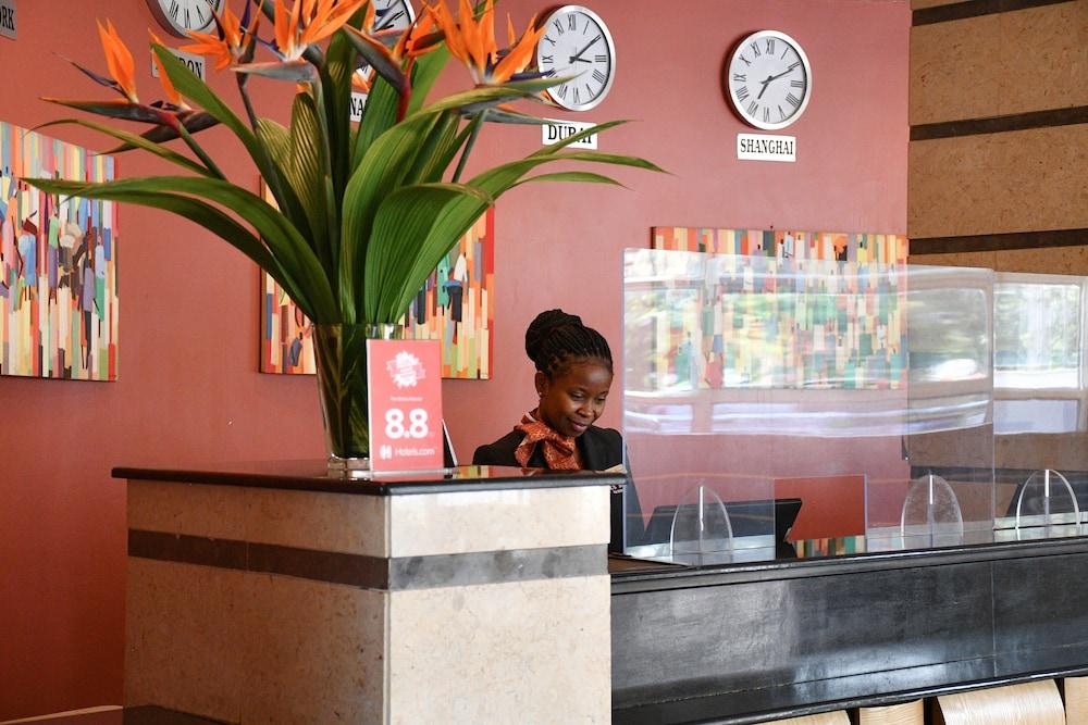 The Boma Nairobi Ξενοδοχείο Εξωτερικό φωτογραφία A hotel receptionist in Kenya