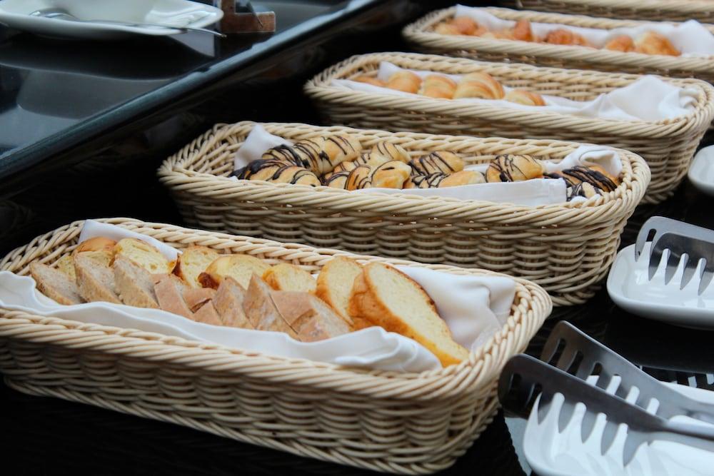The Boma Nairobi Ξενοδοχείο Εξωτερικό φωτογραφία Finger sandwiches