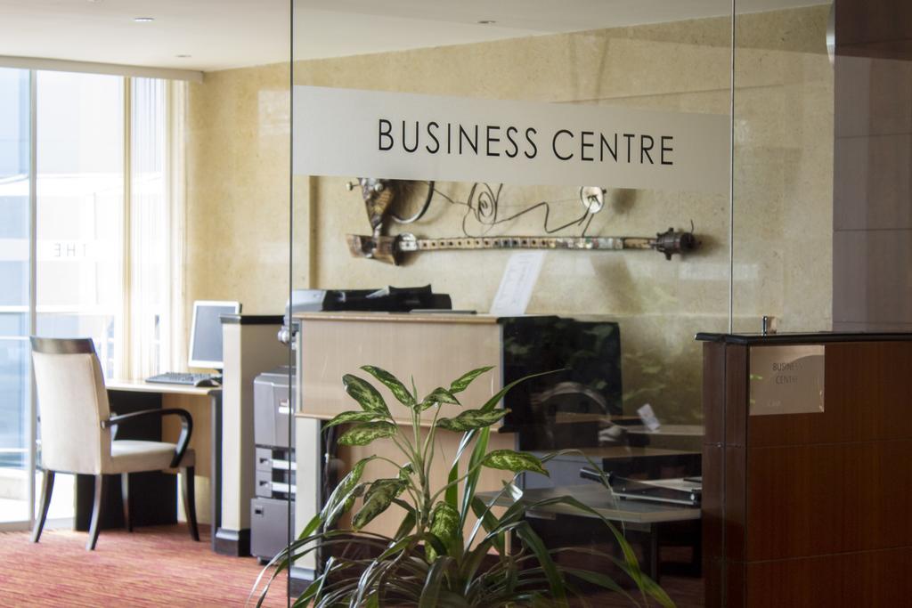 The Boma Nairobi Ξενοδοχείο Εξωτερικό φωτογραφία A business centre at a hotel
